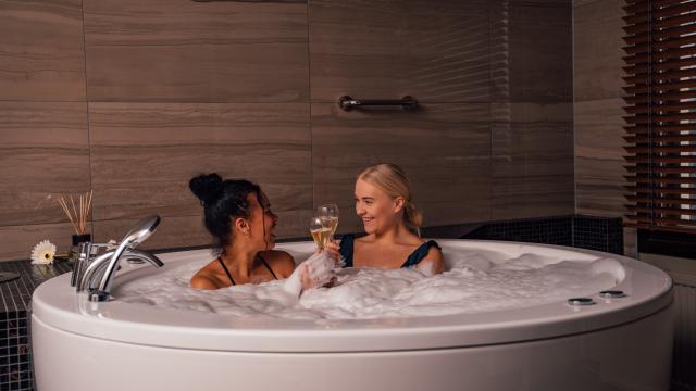 Kartano & Kylpylähotelli Haikko Relax Center hot tub-2